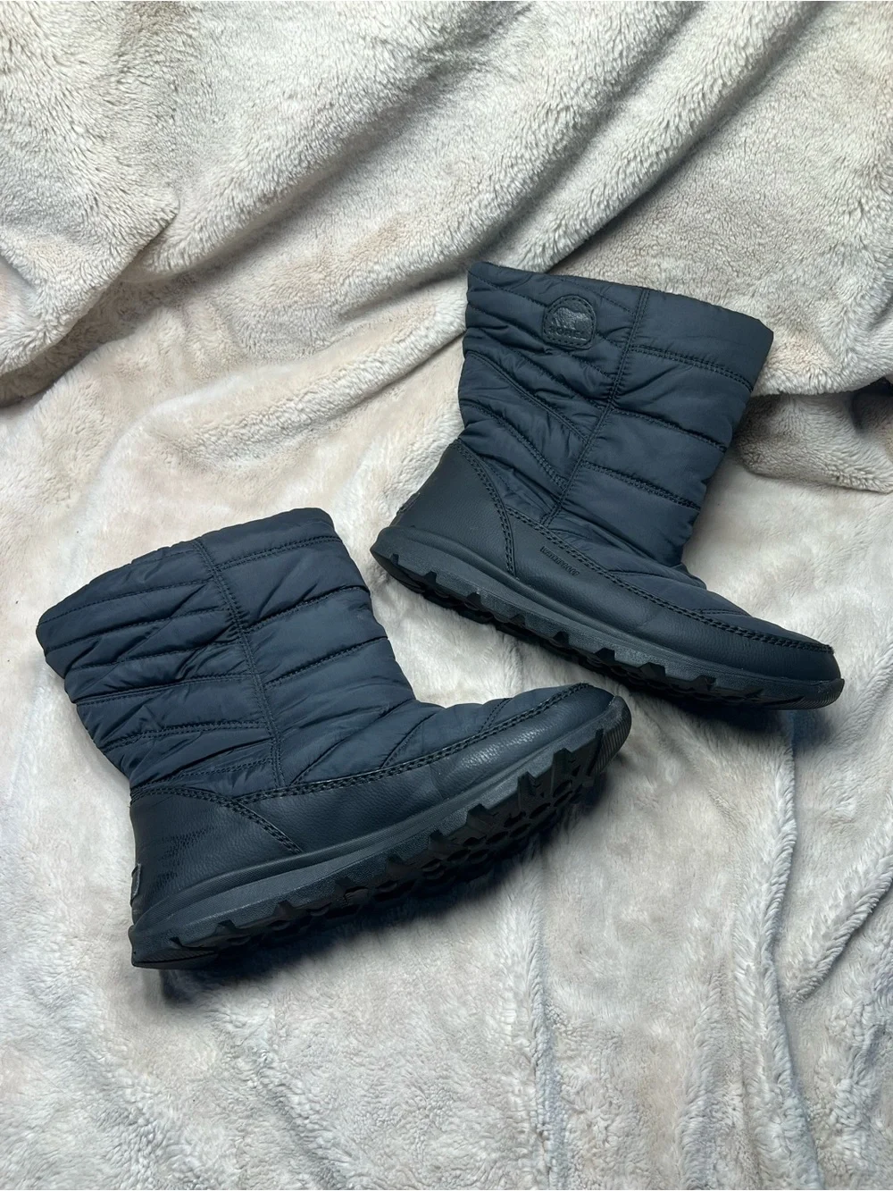 Sorel Youth Mid winter size 6